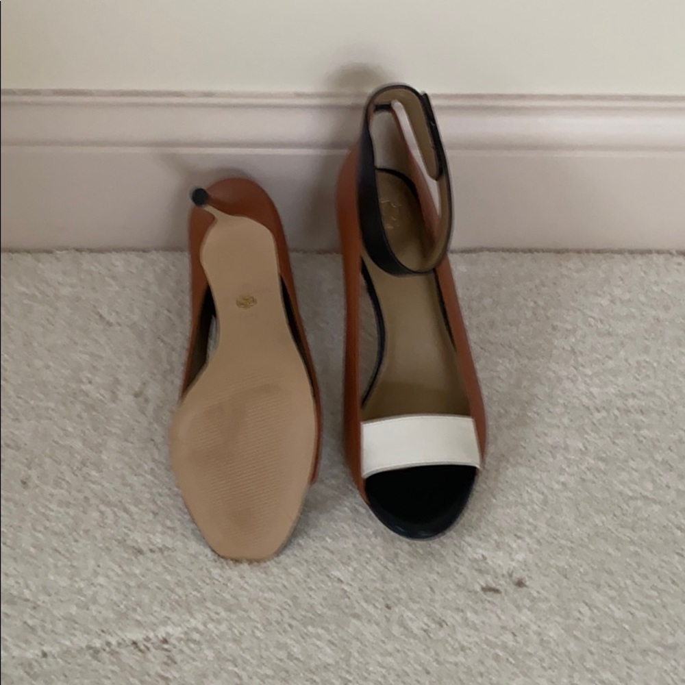 Pair of dress shoes - Picture 2 of 2